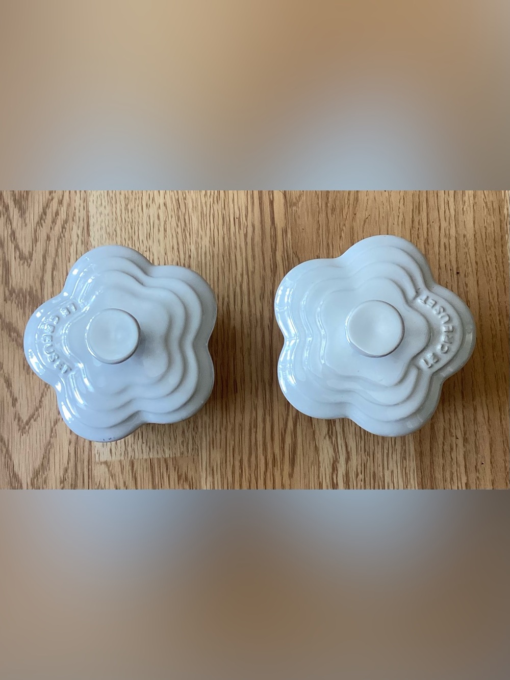 Set Of 2 - Le Crueset White Petite Flower Ramekins With Lids - New